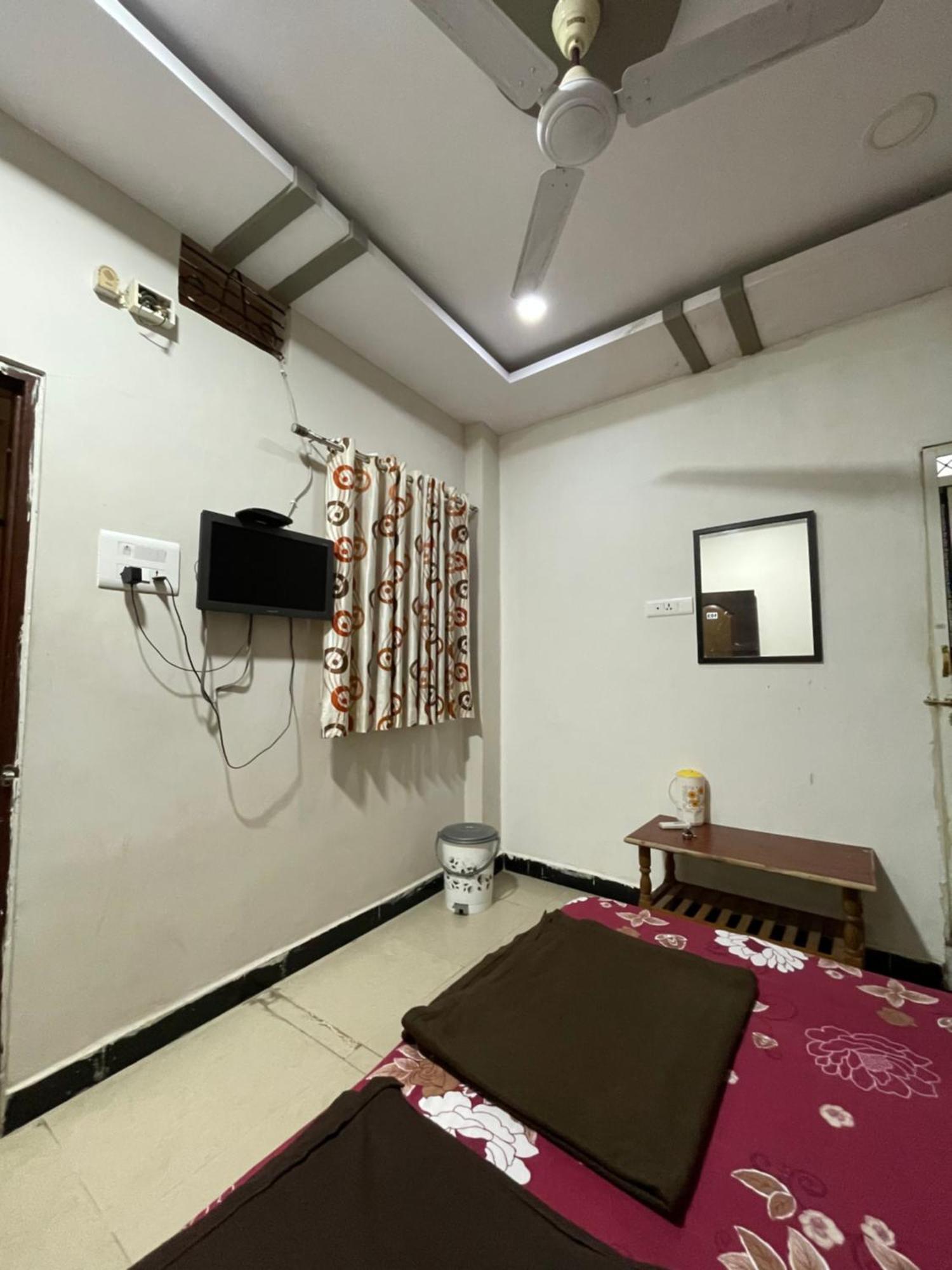 Satguru Guest House Ujjain Exterior photo
