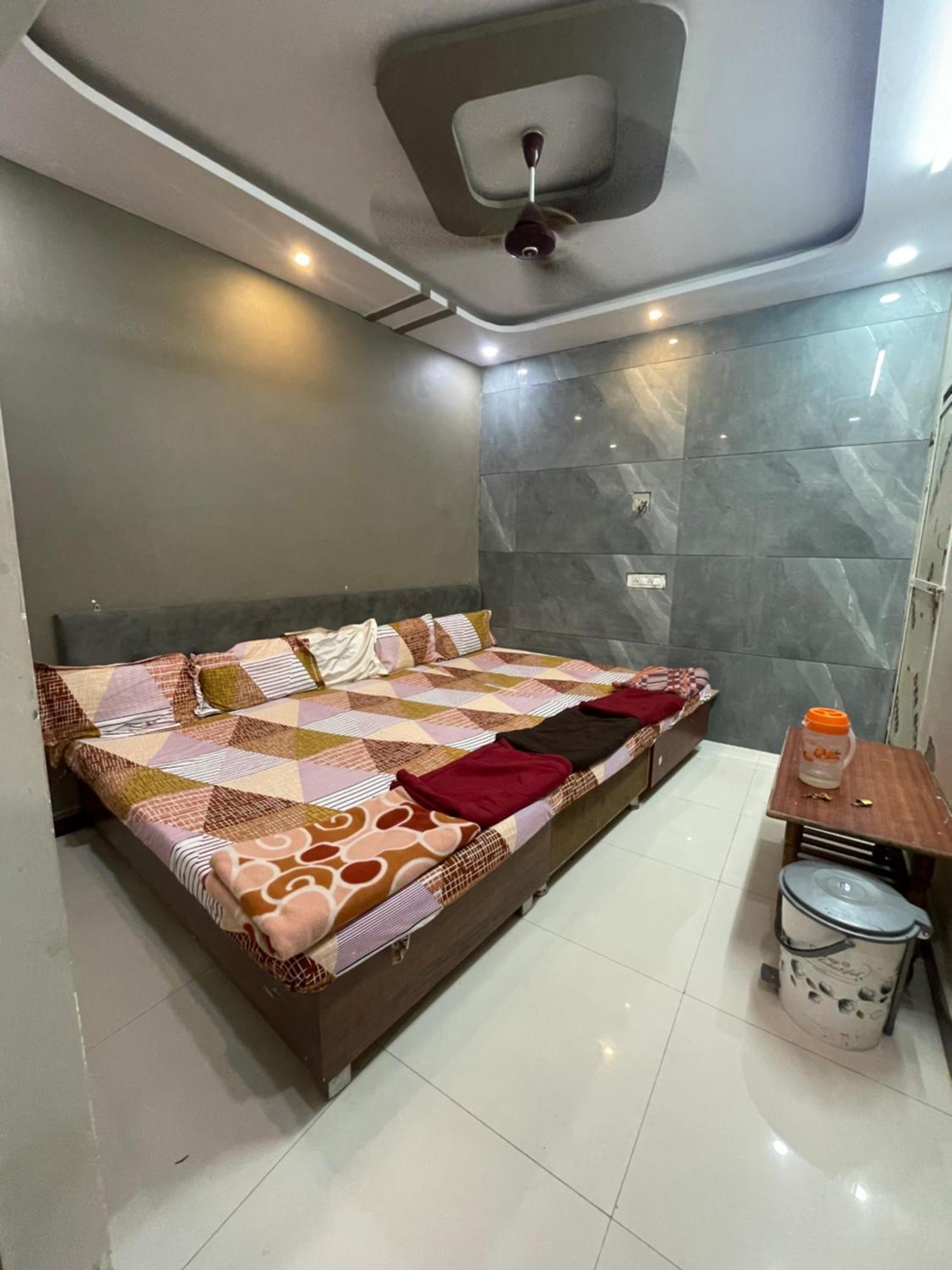 Satguru Guest House Ujjain Exterior photo