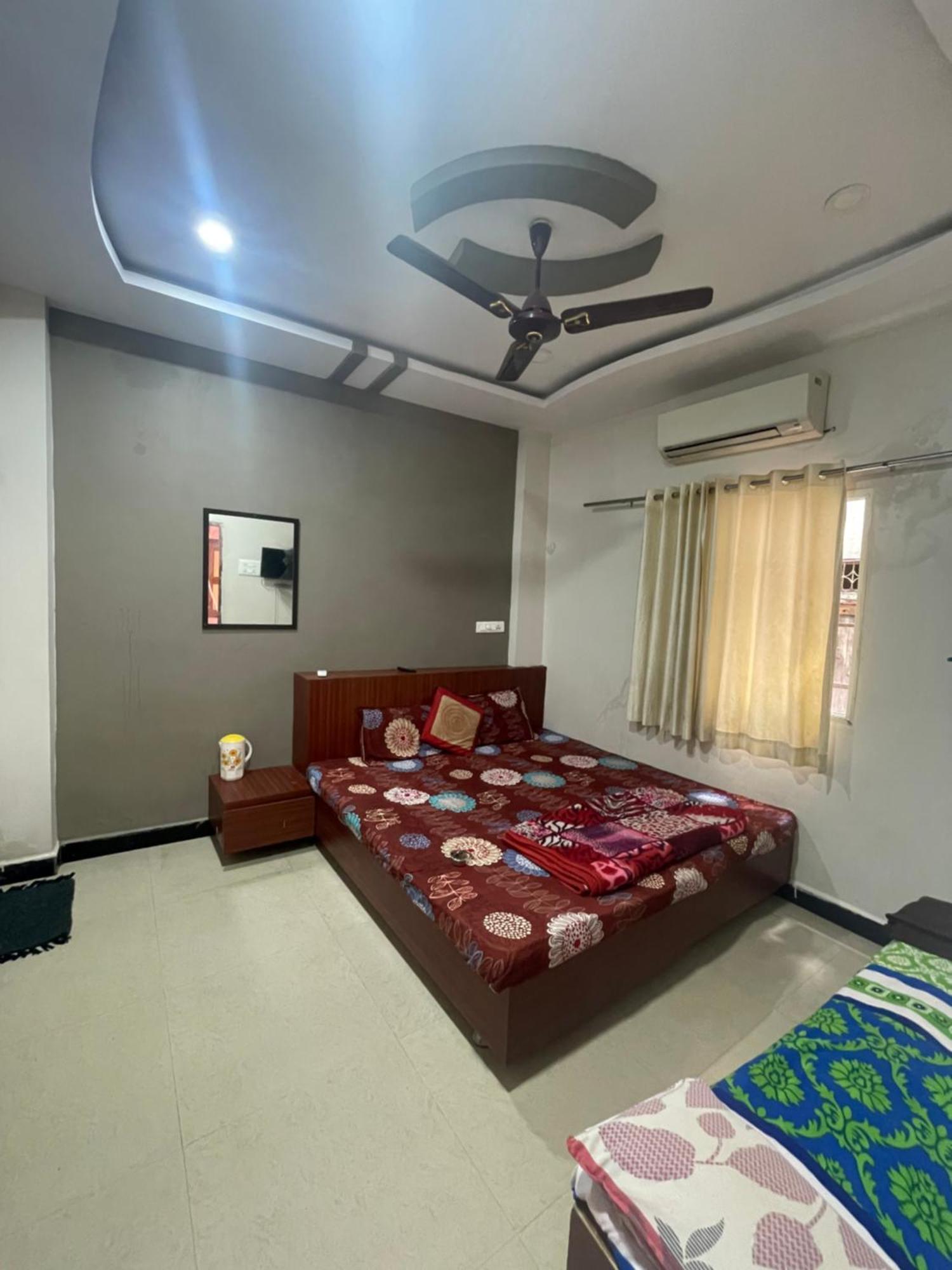 Satguru Guest House Ujjain Exterior photo